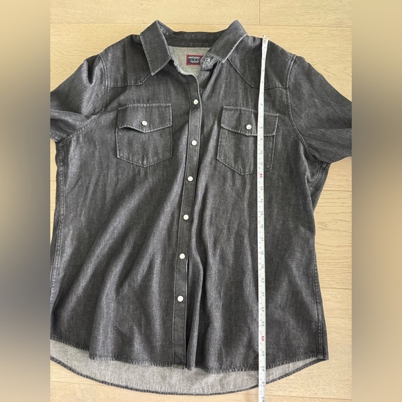 UNTUCKit Becky Woman’s button down (snap buttons)
Size 16 (large) - Picture 5 of 7